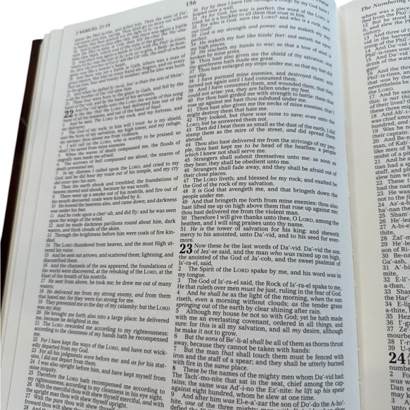 Holy Bible Family Heritage Edition 2009 Genesis New in Box with Concordance. - Picture 11 of 11